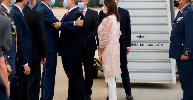 Iván Duque fue recibido por una delegación diplomática del Gobierno de España y este jueves tiene previsto reunirse con su homólogo español, Pedro Sánchez. FOTO CORTESÍA