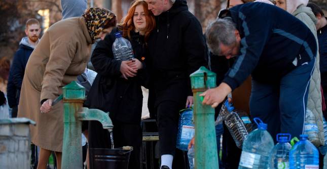 El 80% de Kiev, capital de Ucrania, está sin agua potable. FOTO Efe