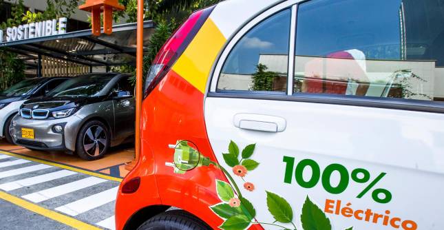 En 2019, último año de normalidad antes de la pandemia del covid-19, según Andemos, en Colombia se vendieron 923 vehículos eléctricos y fue el país líder en América Latina, seguido por República Dominicana, con 625 matriculados. FOTO Juan Antonio Sánchez