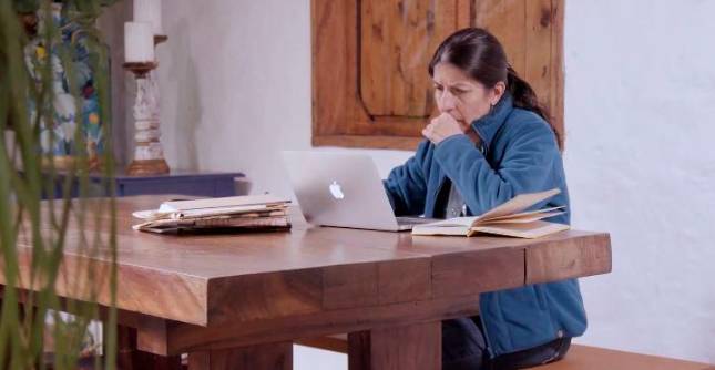 Patricia Nieto: escritura a fuego lento es el documental que retrata la vida de la periodista antioqueña. 