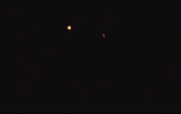 El acercamiento entre los dos planetas ya había comenzado hace meses, antes de alcanzar una distancia mínima este lunes. FOTO CORTESÍA