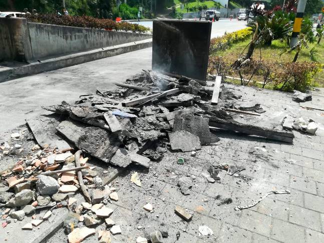 La infraestructura fue dañada como protesta por el cobro que ha sido criticado por los habitantes de los municipios del norte. Foto: Manuel Saldarriaga