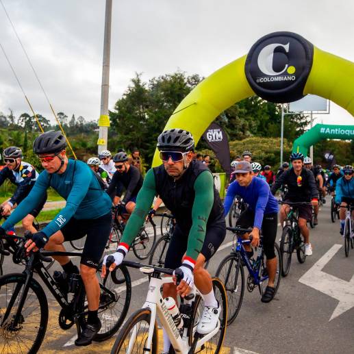 El Clásico El Colombiano volvió de manera presencial en octubre pasado con una rodada por el Oriente antioqueño, la cual sirvió de antesala para lo que será este mes el primer evento rutero de fondo y medio fondo del certamen. <span class="mln_uppercase_mln">FOTO</span> <b><span class="mln_uppercase_mln">CAMILO SUÁREZ</span></b>