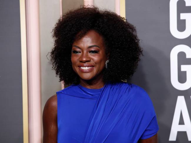 Viola Davis llegó con un traje azul. FOTO Efe