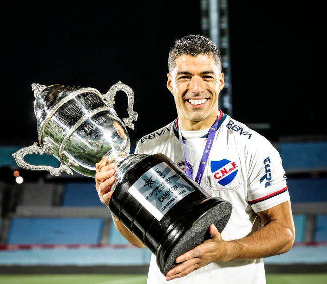 Luis Suárez viene de ganar el campeonato uruguayo tras derrotar a Liverpool por 1-4. Dos esos tantos fueron de El Pistolero. FOTO TWITTER SUÁREZ