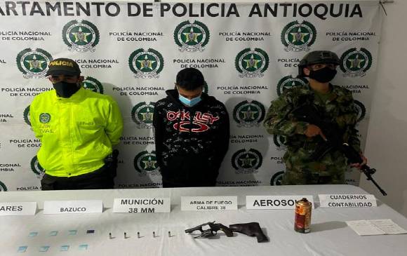 Así fue presentada la captura de Sergio Guerra, alias “Felipe”, por parte de las autoridades. <b>FOTO: CORTESÍA DE LA POLICÍA.</b>