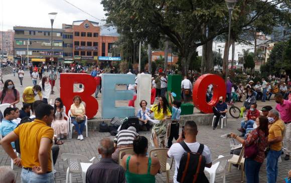 La exconcejal de Medellín fue al municipio para promover la votación por el Pacto Histórico. FOTO CORTESÍA PACTO HISTÓRICO ANTIOQUIA