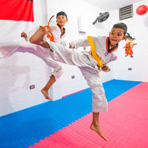 Juan Diego y Yéiner quieren salir adelante con el taekwondo, darle más oros al país y algún día poder lograr un cupo a los Juegos Olímpicos. Hoy necesitan patrocinadores. <span class="mln_uppercase_mln">FOTO</span><b><span class="mln_uppercase_mln"> esneyder gutiérrez</span></b>
