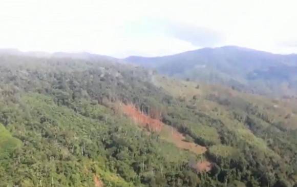 El área bombardeada está localizada en una ladera del Nudo de Paramillo, adonde es difícil llegar por tierra. FOTO: CORTESÍA DEL EJÉRCITO.