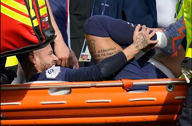 Neymar Jr estará por fuera de 3 a 4 meses. FOTO GETTY