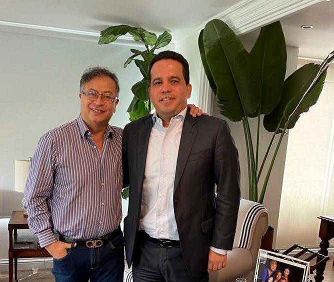 Más allá de partidos y principios: el senador Trujillo es todo un cazador de poder