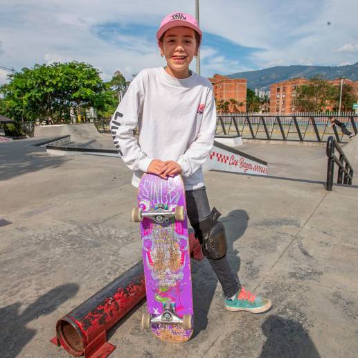 Helena realiza sus entrenamientos en el Park Skate de Envigado. FOTO ESNEYDER GUTIÉRREZ.