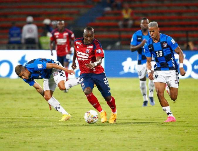 Émerson Batalla es titular con el cuadro rojo para el duelo ante Chicó en el Atanasio Girardot. FOTO CAMILO SUÁREZ