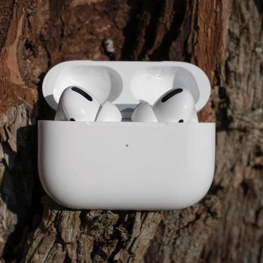Los AirPods traen una función llamada “Live Listen” que mejora la experiencia sonora de los usuarios al momento de escuchar por medio de ellos. FOTO: Pixabay