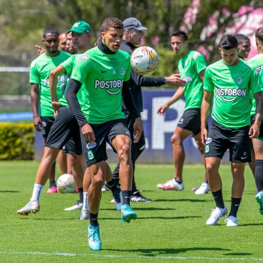 El volante Nelson Deossa es uno de los jugadores que mejor impresión causa en la hinchada verdolaga. <span class="mln_uppercase_mln">FOTO</span> <b><span class="mln_uppercase_mln">Juan Antonio Sánchez</span></b>