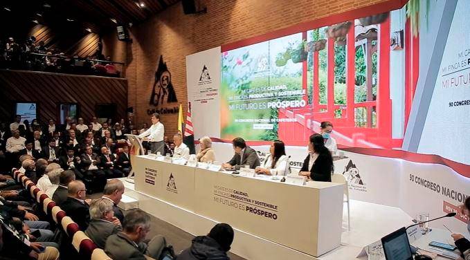 Sin el presidente Petro, cafeteros clausuran su congreso anual en Bogotá. FOTO timada de Twitter