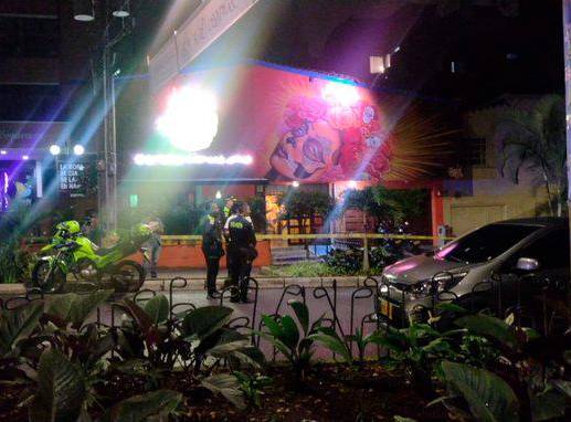 Escena del asesinato ocurrido en el barrio Laureles, al parecer, en medio de un intento de hurto. FOTO Cortesía Guardianes Antioquia