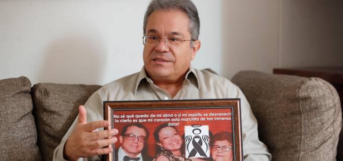 Carlos recuerda a sus familiares cada día. FOTO donaldo zuluaga