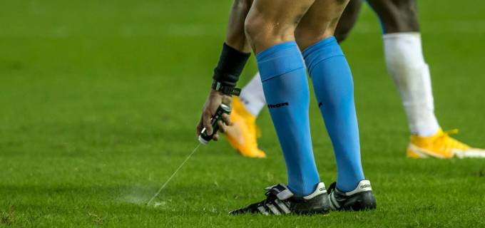 El arbitraje, una de las actividades que más polémica genera en cada jornada del torneo profesional. FOTO Juan Antonio Sánchez