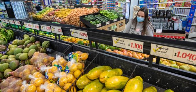 Analistas consideran que el IVA a productos de la canasta generarían desbalance en la dieta nuticional. FOTO edwin bustamante