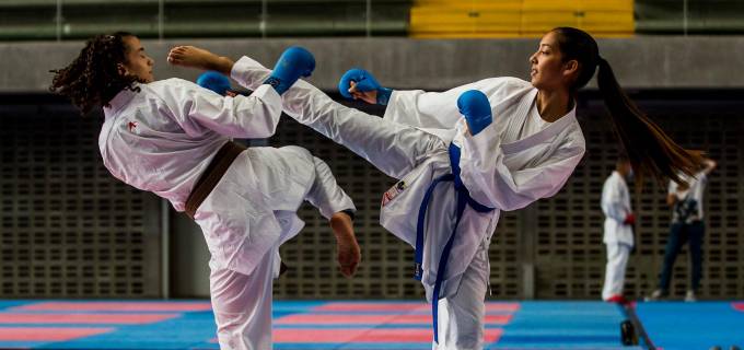 Alejandra Ospina (izquierda) y Juliana Cano. FOTO: JULIO CÉSAR HERRERA