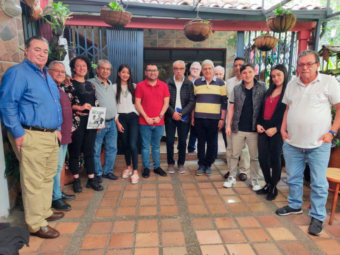Dirigentes liberales actuales, excongresistas y militantes nuevos y antiguos se adhirieron a la decisión de apoyar a Petro. En representación del Pacto estuvo una senadora electa. FOTO cortesía