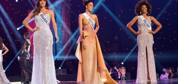 Las tres finalistas del concurso Miss Universe Colombia 2021: María Alejandra López Pérez (Risaralda, segundo puesto), Valeria María Ayos Bossa (Cartagena, ganadora) y Franselys Santoya Ariza (Bolívar, tercer puesto). FOTO Cortesía miss universe colombia.