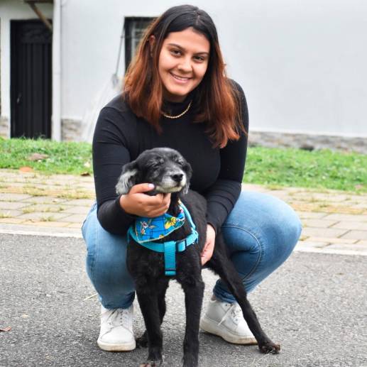 Juliana Hernández Galeano es la adoptante de Lennon, quien fue rescatado por abandono en el corregimiento de Altavista hace 12 años, cuando apenas tenía 25 días de nacido. FOTO CORTESÍA