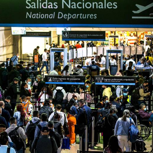 Varios pasajeros están en incertidumbre sobre qué pasará con sus reservas. FOTO EL COLOMBIANO