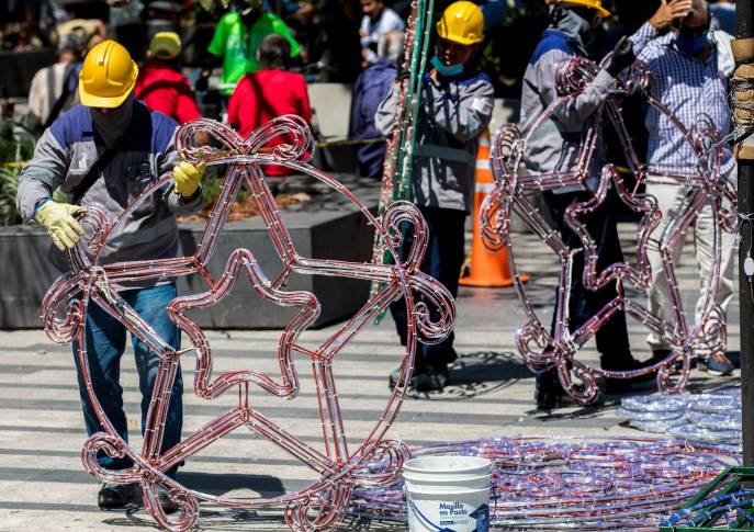 Se iluminaron cuatro parques, la calle de la Buena Mesa y la carrera 43 A (metroplús). Foto Julio César Herrera