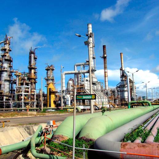 En el marco de la macrorrueda de negocios que organizó ProColombia en Barranquilla, Benedetti señaló que la compra de Monómeros se haría a través de Ecopetrol por US$300 millones. FOTO Archivo