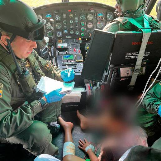 La vida del adolescente corría peligro si no se evacuaba a tiempo, informó la Policía. FOTO CORTESÍA