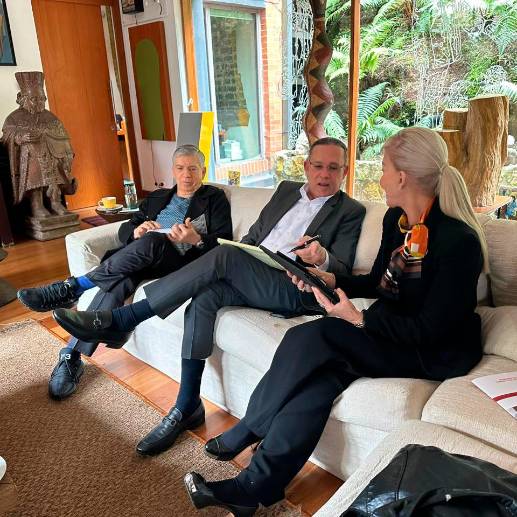 César Gaviria, Efraín Cepeda y Dilian Francisca Toro durante la reunión de los directores. FOTO CORTESÍA