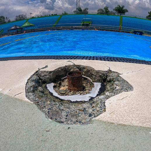 En la piscina se hizo una inversión para repararla hace un año y ahora está más deteriorada, con más huecos que antes. Foto: Carlos Velásquez