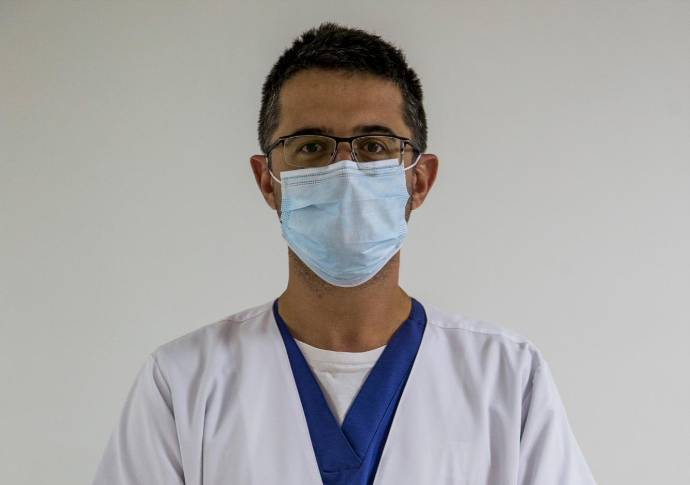 “Angustia porque no hay dónde más ubicar personas. Hago lo que humanamente puedo, pero hay un límite y a ese estamos llegando”: Jaime Giraldo, jefe de Urgencias.