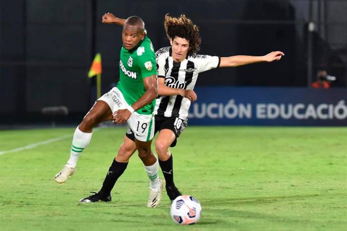 La derrota de Nacional en Paraguay, 1-0 ante Libertad, no le pone las cosas fáciles al club verde de cara al duelo de vuelta, pero hay razones de peso para pensar que el verde le puede dar vuelta a la serie. Foto: EFE.