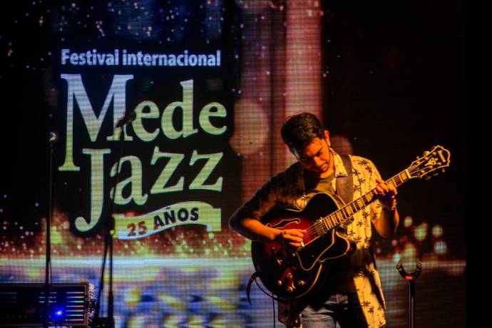 La agrupación Madera Jazz fue la encargada realizar el concierto de apertura en el teatro Matacandelas. Foto: Carlos Velasquez