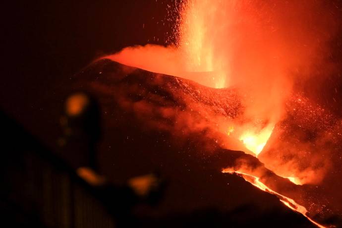 De las dos bocas fluyen ríos de lava. FOTO. GETTY