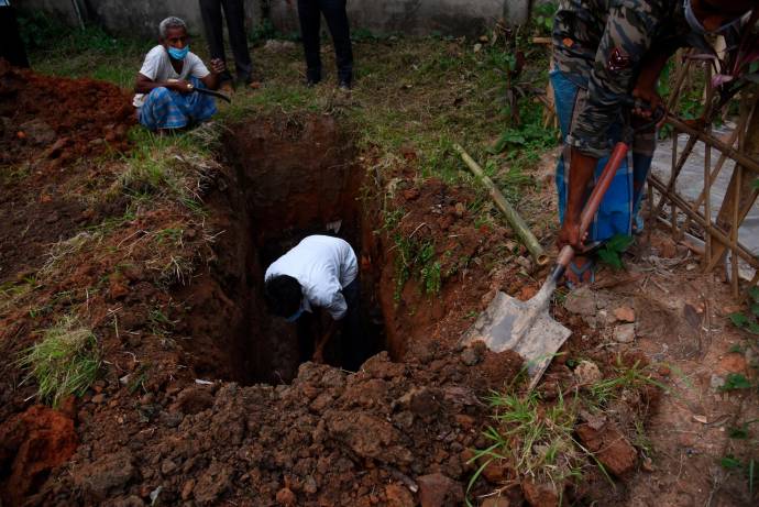 Los cementerios tampoco dan abasto con la cantidad de muertos que se han registrado los últimos días. Foto GettyImages