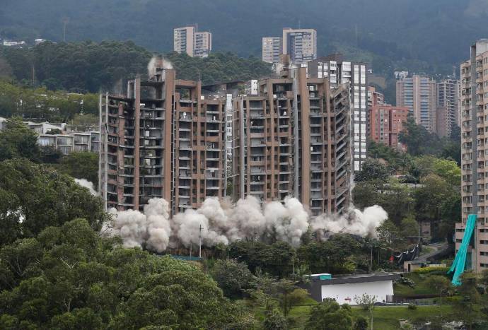  Este es el cuarto edificio implosionado en el Valle de Aburrá por razones estructurales. FOTO CAMILO SUÁREZ