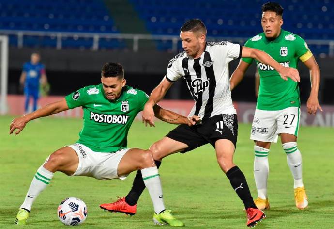 Nacional perdió por la mínima diferencia ante Libertad y deberá cambiar la historia en la vuelta para que no se repita la eliminación de 2019. Foto: EFE.