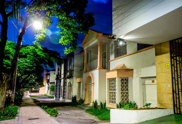 Con las nuevas luminarias, se busca destacar las fachadas de las casas patrimoniales. Foto: Juan Antonio Sánchez