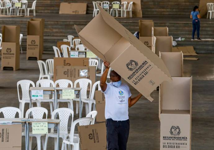 Uno de los principales centros de votación se ubicó en el recinto de Plaza Mayor. Foto: Manuel Saldarriaga Quintero.