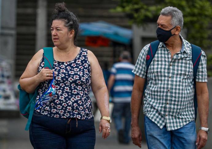 Las recomendaciones ante la actual emergencia sanitaria por covid-19 es utilizar de forma responsable el tapabocas. Foto: Manuel Saldarriaga Quintero.