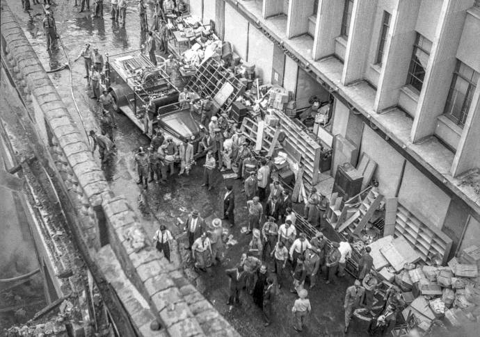 Las calles del centro de Medellín se inundaron de personas presentándose confrontaciones entre ciudadanos y la fuerza pública, dejando un sinnúmero de muertos y heridos. Foto Reporter