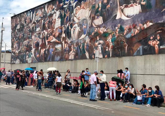 En Medellín se adecuaron 4 sitios para vacunar el personal de la salud. Foto: Julio César Herrera