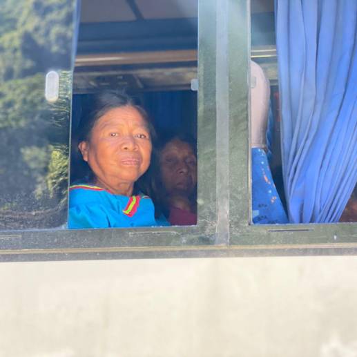 Las caras que reflejan la travesía por la que tienen que pasar los indígenas en Medellín para poder llegar a su propio hogar. FOTO: Unidad de Víctimas. 