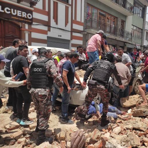 Cuatro personas fallecidas y una herida es el saldo parcial de este sismo que sacudió al Ecuador.