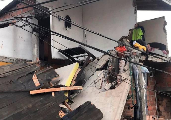 El hecho fue atendido por los Bomberos de Medellín y personal del Dagrd. Foto Julio Herrera