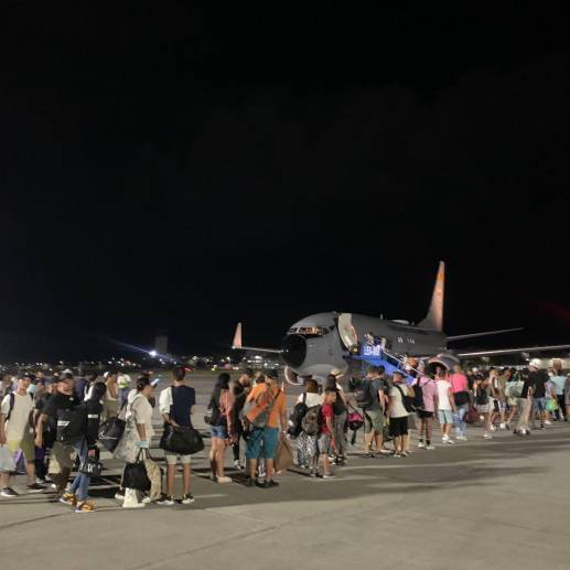 Según cifras oficiales, hasta este miércoles había 370 viajeros varados en la isla de San Andrés por el cese de operaciones aéreas de la aerolínea Viva Air. FOTO CORTESÍA FUERZA AÉREA 